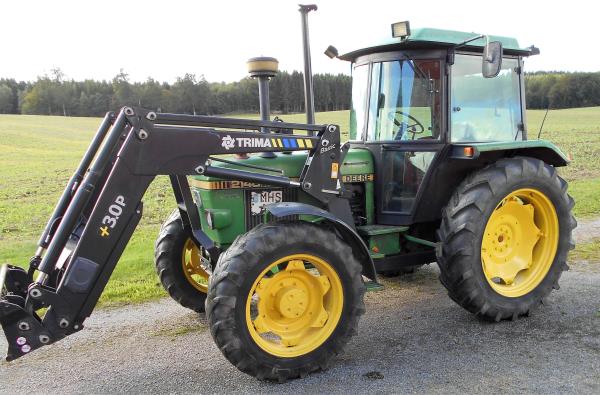 Traktor - John Deere - 2140, 1986, 4 cyl, diesel, 80 hk, 4 hjulsdrift. 
Utrustad med frontlastare T...